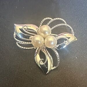 Vintage Japanese Sterling Silver Akoya Pearl Floral Brooch Pin 5g